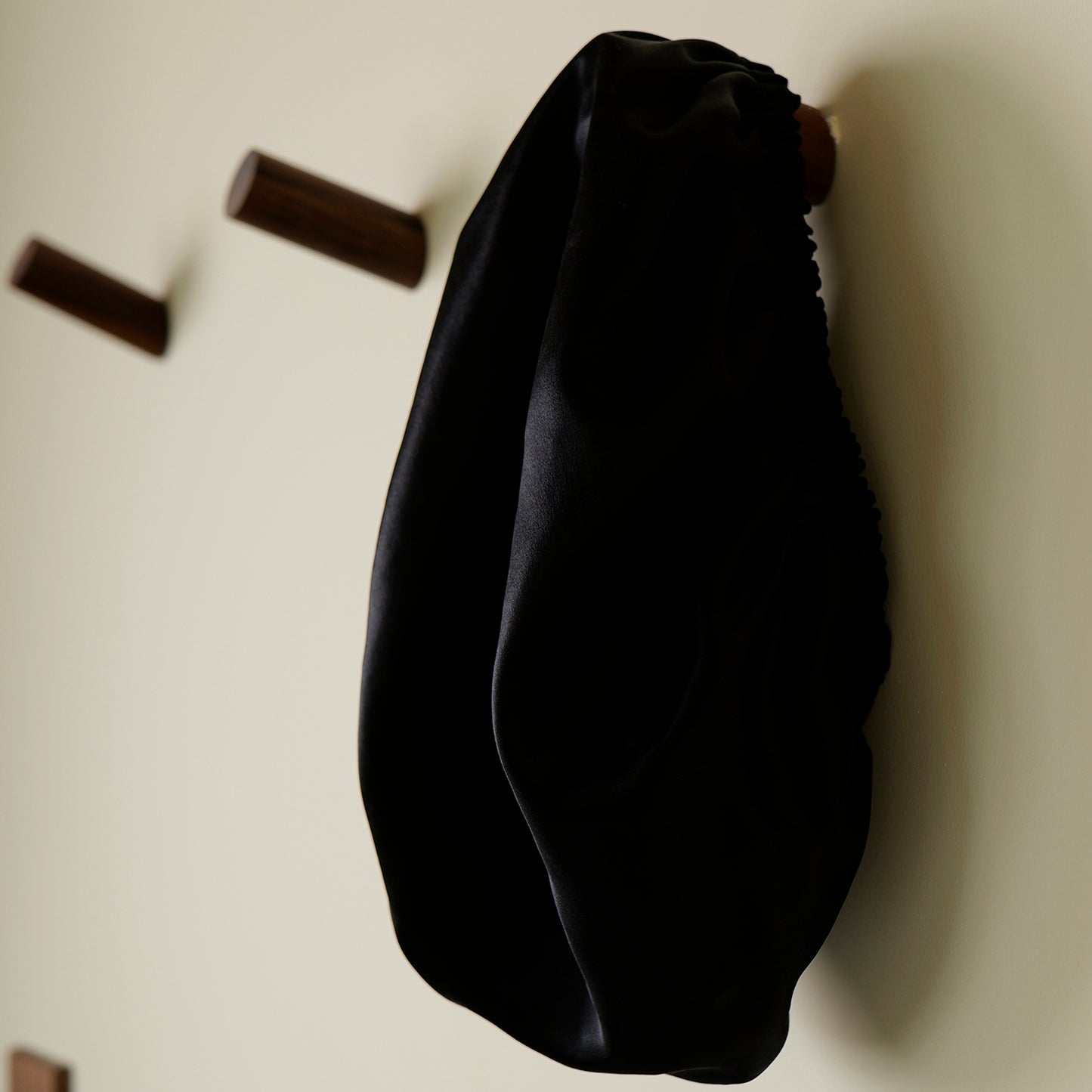 Pure Mulberry Silk Hair Bonnet Black | Single Layer with Adjustable Elastic | 100% Silk 22 Momme | Sleeping Bonnet Gift